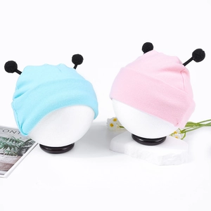 Lot de bonnets en tricot pour bébé bleu et rose avec jolis pompons noirs pour nouveau-nés
