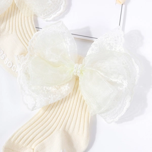 Prinzessin-Stil beige Baumwollsocken für Babys mit großer Spitzenschleife und Perlen