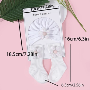 Set aus Babyhaube und Wadenstrümpfen aus Baumwolle mit rosa Paillettenblumen