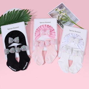 Set turbante e calzini per neonati con grandi fiocchi di paillettes neri, rosa e bianchi