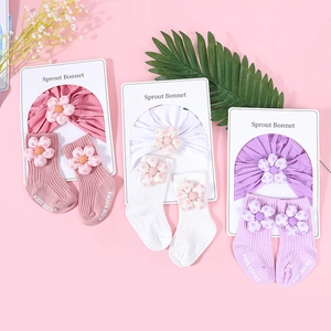 Ensemble bonnet en coton à fleurs pour nouveau-nés et chaussettes assorties en trois couleurs