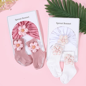 Ensemble turban et chaussettes en coton pour nouveau-né avec fleurs à pois roses