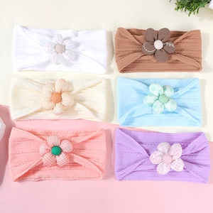 Lot de six bandeaux élastiques colorés pour bébés avec fleurs en tissu 3D douces