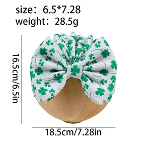 Dimensions détaillées du turban bébé St. Patrick en tissu gaufré à trèfles verts