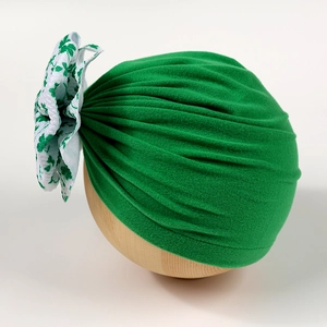 Bonnet turban bébé vert Saint-Patrick avec un grand nœud à motif trèfle
