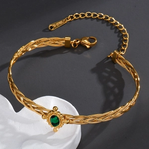 Bracelet ajustable plaqué or 18 carats avec une pierre de malachite verte incrustée