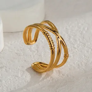 Bracciale aperto multistrato in metallo dorato con eleganti trame a perline