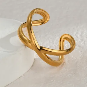 Anello aperto minimalista in acciaio inossidabile dorato con design a X intrecciato