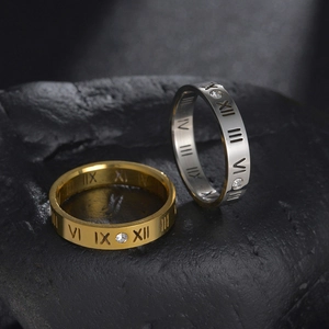 Anillo minimalista de acero titanio con números romanos y piedras de cristal incrustadas