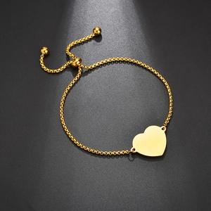 Bracelet élégant avec pendentif cœur doré et chaîne de boîte ajustable sur noir