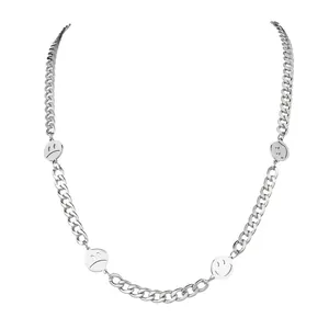 Collier Pendentif Visage Souriant en Acier Inoxydable Minimaliste Chaîne Cubaine Hip Hop Bijoux Streetwear pour Hommes Femmes
