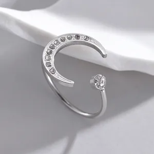 Bague ouverte lune minimaliste en argent avec croissant en zircon et diamant serti