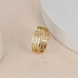 Bague ouverte en acier inoxydable plaqué or 18 carats avec motifs d'étoiles évidées