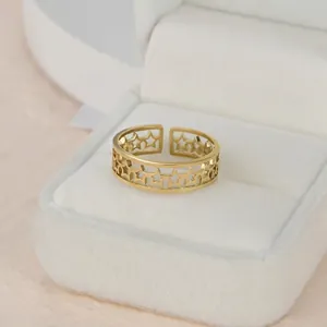 Bague ouverte minimaliste en acier inoxydable plaqué or 18K avec motif étoile ajouré