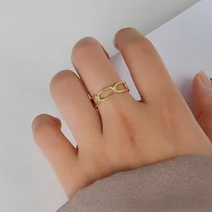 Minimalist gold chain ring with interlocking oval links and twisted texture for women