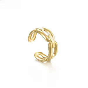 Macro shot of gold vertical chain link texture on a stainless steel open ring