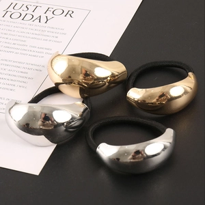 Set mit 4 metallischen Haargummis in Gold und Silber, minimalistisches glänzendes Design