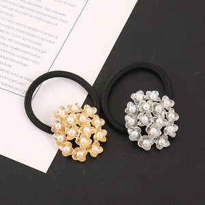 Lot d'élastiques à cheveux perlés avec breloques fleurs en perles dorées et argentées