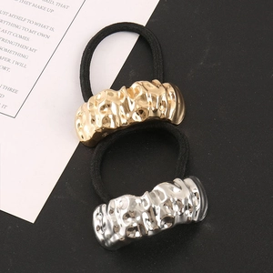 Lot de 2 élastiques à cheveux avec cercles métalliques martelés dorés et argentés