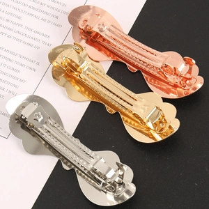 Close-up of three-color flat cut alloy hair clips in rose gold, gold and silver finishes
