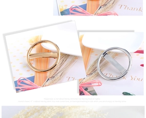 Set di fermagli per capelli circolari lucidi in oro e argento su nastri decorativi