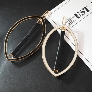 Retro leaf-shaped hair clips in black and cream leather with gold alloy frame