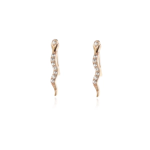 Squisiti orecchini a forma di serpente in oro rosa con zirconi bianchi scintillanti