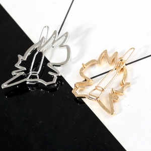 Irregular polygonal horse head metal hair clip set in gold and silver finish