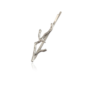 Barrette à cheveux branche en métal avec finition argent mat et texture de plante