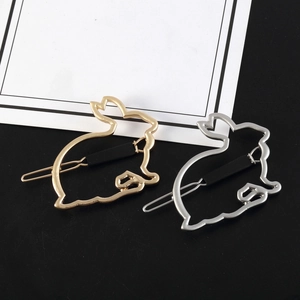 Detail of hollow rabbit hair clips in gold and silver with black anti-slip sleeves