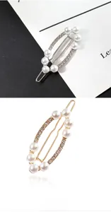 Détail de barrettes géométriques à ressort avec perles et strass en doré et argenté