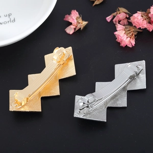 Ensemble de barrettes géométriques dorées et argentées avec surface alliage texturée