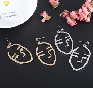 Irregular abstract face earrings in gold and silver alloy minimalist line art design