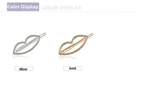 Barrettes à cheveux en forme de lèvres évidées en métal doré et argenté poli sur fond blanc