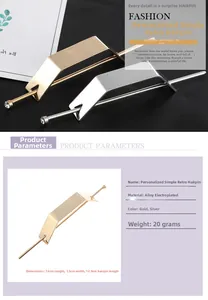 Dettaglio di forcine per capelli minimaliste in oro e argento con design ad arco e misure