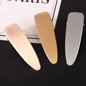 Lot de trois barrettes à cheveux élégantes en métal brossé mat en or rose, or et argent