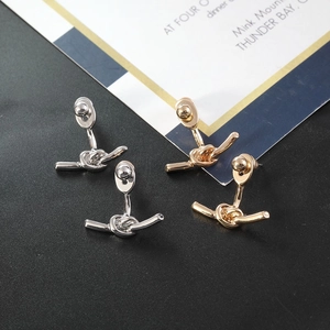 Paire de boucles d'oreilles nœuds minimalistes en or et argent, fini poli brillant