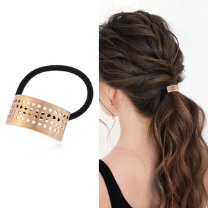 Élastique à Cheveux en Alliage Cœur Ajouré pour Femmes Métal Brossé Minimaliste Support de Queue de Cheval Accessoires Cheveux