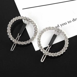Set de dos pinzas circulares plateadas para el pelo con pedrería brillante