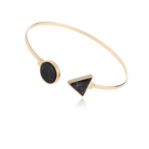 Bracelet jonc doré minimaliste avec inserts en pierre de marbre ronde et triangle