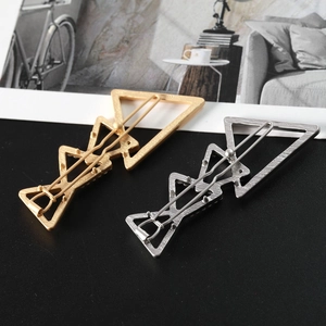 Geometric triangular pearl hair clips set in gold and silver metal alloy for women