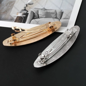 Minimalistische ovale Haarklammern in Gold und Silber mit gebürsteter Metallstruktur