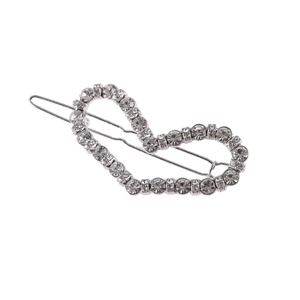 Barrette élégante en forme de cœur argenté avec strass brillants et fermoir à ressort