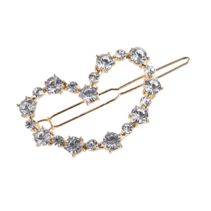 Pince à cheveux coeur doré avec perles et strass sur fond blanc épuré