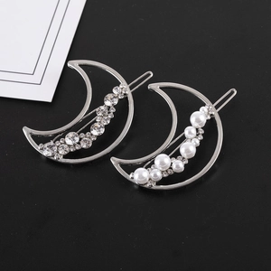 Détails des barrettes lune argentées avec strass brillants et perles élégantes de luxe