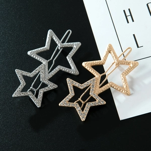 Détails des barrettes à cheveux en forme d'étoile avec strass et métal martelé or et argent