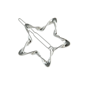 Minimalistische zilveren golvende ster haarspeld met een gepolijste metalen finish