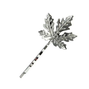 Barrette à cheveux élégante en forme de feuille d'érable argentée avec texture détaillée