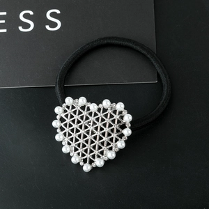 Élastique à cheveux cœur élégant avec perles, strass et design en alliage argenté