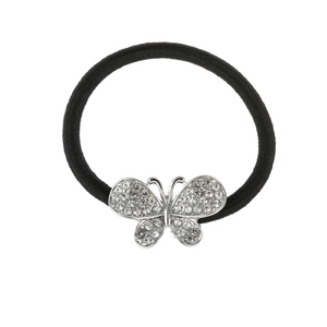 Détail d'un élastique à cheveux noir avec papillon argenté serti de strass scintillants